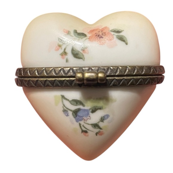 Midwest of Cannon Falls PHB Collection Hand Painted Friendship Heart Trinket Box - Picture 9 of 13